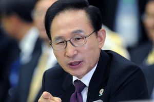 Cựu Tổng thống Hàn Quốc Lee Myung-bak nhận án 15 năm tù