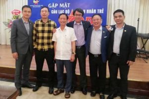 Doanh nhân Vũ Văn Tiền chuyển giao chức Chủ tịch Câu lạc bộ Sao Đỏ cho doanh nhân Nguyễn Cảnh Hồng