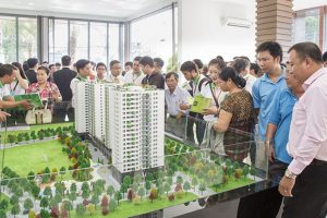 Thị trường bất động sản TP Hồ Chí Minh: Lệch pha cung – cầu vì chính sách