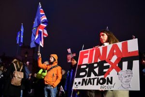 Quốc hội bác bỏ kế hoạch Brexit, đặt nước Anh vào hỗn loạn