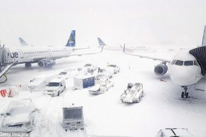 Mỹ: Hơn 1.000 chuyến bay bị hủy do bão tuyết