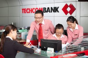Phó Tổng Giám đốc Techcombank bán toàn bộ 100.000 cổ phiếu TCB sở hữu