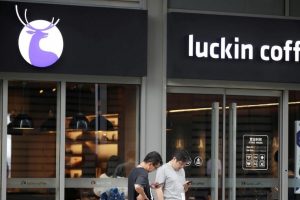 Cổ phiếu của Luckin Coffee “tăng chóng mặt” sau IPO tại Phố Wall