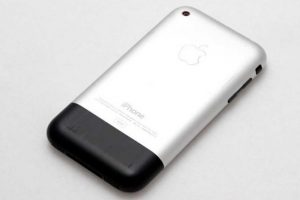 iPhone 11 chưa kịp về nước, hàng hiếm iPhone 2G ‘thét giá’ 200 triệu đồng