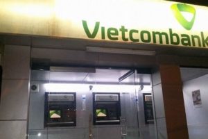 Hàng loạt ATM Vietcombank bị tê liệt