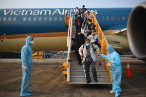 Sân bay Vân Đồn đón thêm hơn 500 người Việt trở về từ vùng dịch theo quy trình đặc biệt