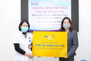 PVcomBank tài trợ vật tư y tế cho bệnh viện chống dịch Covid-19