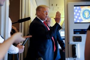 Trump hoãn hội nghị thượng đỉnh G7