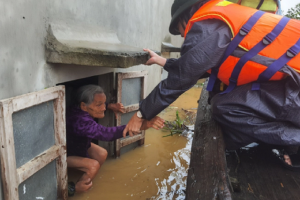 Quảng Bình: 100.000 ngôi nhà bị ngập sâu trong lũ