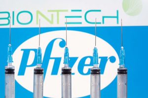 Vắc-xin của Pfizer và BioNTech có thể được phê duyệt vào tháng tới