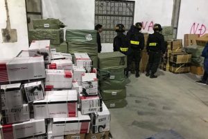 Vụ buôn lậu 300 tấn hàng hoá: Tạm đình chỉ công tác 6 cán bộ hải quan Quảng Ninh