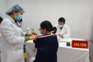 Ngày mai, Việt Nam sẽ tiêm mũi 2 vaccine Nanocovax cho 3 tình nguyện viên