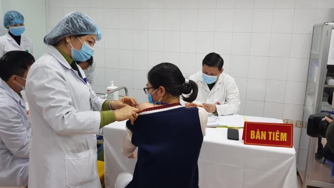 Ngày mai, Việt Nam sẽ tiêm mũi 2 vaccine Nanocovax cho 3 tình nguyện viên
