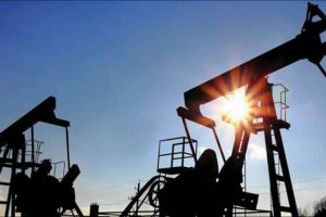 Giá xăng dầu hôm nay 16/3/2021: Dầu giảm trở lại