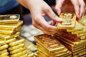 Giá vàng: Thế giới giảm, trong nước tăng, chênh lệch còn 6,8 triệu đồng/lượng