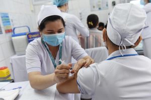 Trên 58.000 người Việt Nam tiêm vắc xin COVID-19