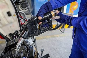 Giá xăng dầu hôm nay 27/5/2021: Quay đầu giảm nhẹ