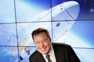 SpaceX nhận thanh toán bằng dogecoin cho vé lên mặt trăng vào 2022