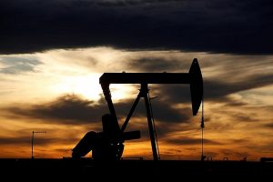 Giá xăng dầu hôm nay 28/5/2021: Thị trường trong nước bình ổn giá