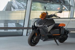 Xe điện BMW Motorrad CE04 2021 ra mắt, chạy được 130km sau một lần sạc