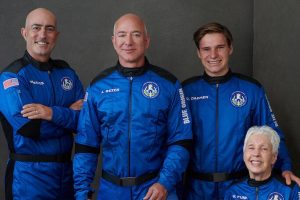 Những kỷ lục trong chuyến du hành không gian ‘chớp nhoáng’ của tỷ phú Jeff Bezos
