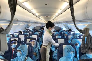 Vỡ oà niềm vui trên chuyến bay Bamboo Airways chở người Gia Lai từ TP HCM