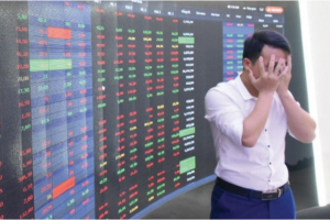 ‘Lao dốc không phanh’ cuối phiên, VN-Index giảm 56 điểm với hàng loạt cổ phiếu ‘trắng bên mua’
