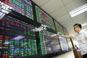 VN-Index giảm gần 5 điểm, hàng loạt cổ phiếu kho vận – cảng biển lao dốc