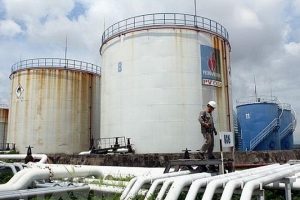 Bộ Công Thương yêu cầu ưu tiên sử dụng nguồn xăng dầu trong nước