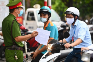 Hà Nội: Người dân không cần xuất trình giấy đi đường khi di chuyển trong vùng xanh