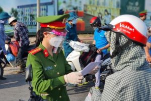 Chủ tịch Hà Nội: Cần tiếp thu, điều chỉnh việc cấp giấy đi đường