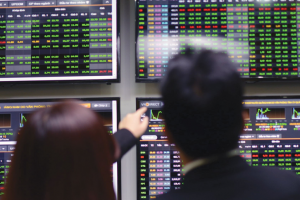 Chứng khoán phiên sáng 28/10: VN-Index tiếp tục tăng lên kỷ lục mới, cổ phiếu chứng khoán thăng hoa