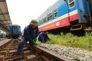 Thủ tướng: ‘Triển khai vận tải hành khách bằng đường sắt, đường bộ trên toàn quốc trong 3 ngày tới’