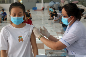 Bộ Y tế: Triển khai tiêm vaccine phòng COVID-19 cho trẻ từ 12-17 tuổi