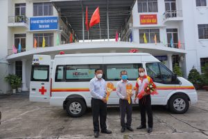 Tập đoàn Sovico và HDBank tiếp tục tặng xe cứu thương, máy thở và thiết bị y tế cho tỉnh An Giang