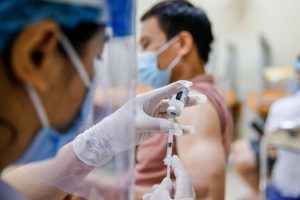 Việt Nam đã tiêm được hơn 100 triệu liều vaccine phòng COVID-19 cho người dân