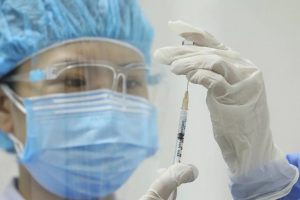 Đủ vaccine tiêm 2 mũi cho người từ 18 tuổi trở lên