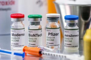Pfizer và Moderna thu lợi nhuận khổng lồ nhờ vaccine ngừa COVID-19