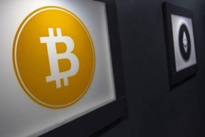 Giá Bitcoin hôm nay 14/12/2021: Bitcoin lao dốc “không phanh”