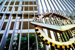 ADB tiếp tục hạ dự báo tăng trưởng GDP Việt Nam xuống 2%