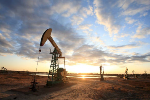 Sau một năm ‘chơi bập bênh’, giá dầu thô sẽ về đâu trong năm 2022?