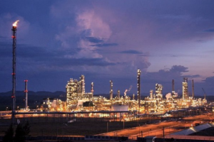 Nhà máy lọc dầu Nghi Sơn lỗ hàng tỷ USD sau 3 năm vận hành