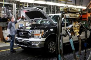 Ford giảm sản lượng ô tô ở khu vực Bắc Mỹ do thiếu chất bán dẫn PV