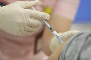 Thủ tướng yêu cầu hoàn thành tiêm vaccine cho trẻ trong quý II