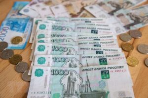 Đồng ruble chạm mức cao nhất trong hơn 2 năm so với đồng euro