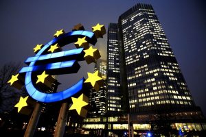 ECB bất ngờ tăng lãi suất sau 11 năm
