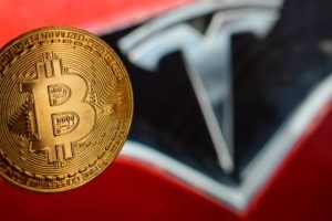 Tesla bán phá giá 75% tài sản bitcoin sau một năm ca ngợi về ‘tiềm năng dài hạn’ của tiền ảo