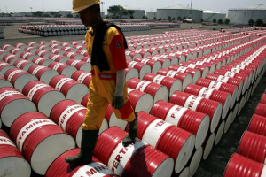 Giá dầu thế giới ‘lao dốc’