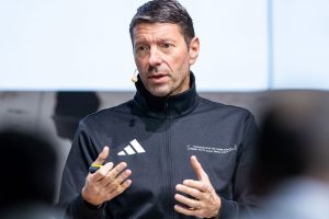 CEO adidas Kasper Rørsted sẽ từ chức vào năm 2023