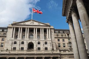 Ngân hàng Trung ương Anh tăng lãi suất lớn nhất trong 27 năm qua